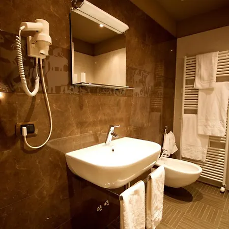 Invilladiserio Hotel Villa di Serio